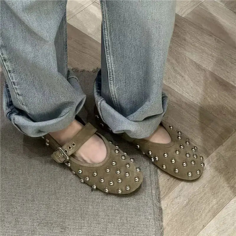 Ballerine Borchiate in Camoscio