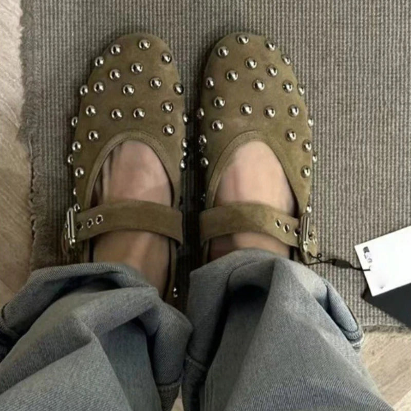 Ballerine Borchiate in Camoscio